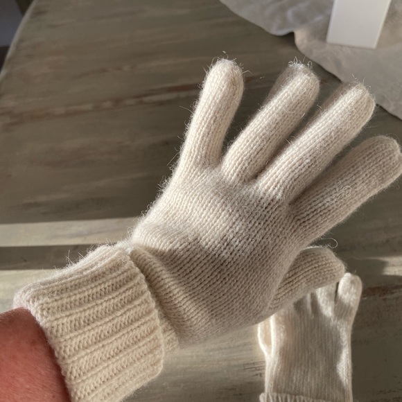 NWOT wool /angora blend mittens - Picture 4 of 5